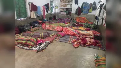 East singhbhum news : 40 बच्चों के लिए बेड नहीं, ठंड में फर्श पर सोने को विवश