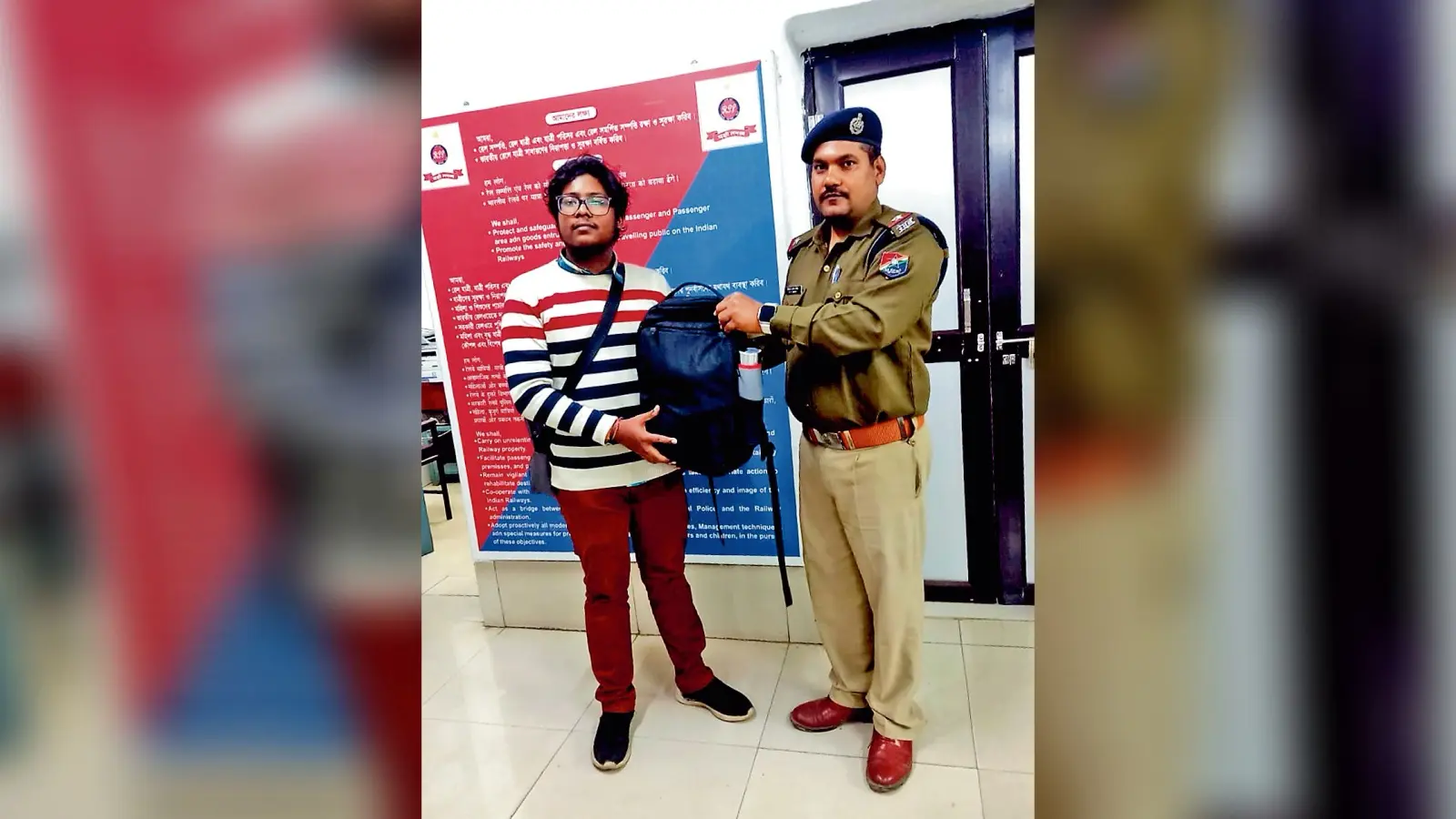 आरपीएफ ने लौटाया खोया लैपटॉप और मोबाइल