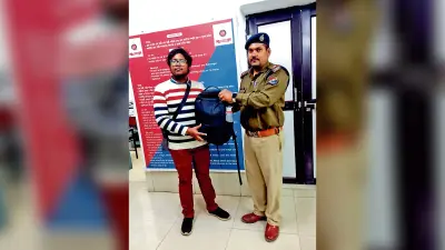 आरपीएफ ने लौटाया खोया लैपटॉप और मोबाइल