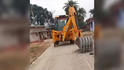 Giridih News: अधिकारियों की पहल से लुप्पी पथ से हटाया गया ब्रेकर