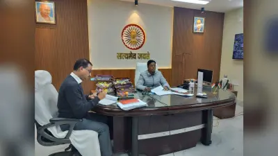 जिला स्तरीय राजस्व की हुई समीक्षा बैठक