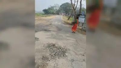 बठोरा सड़क बनने के दो साल में ही हुआ जर्जर, नहीं की जा रही मरम्मत