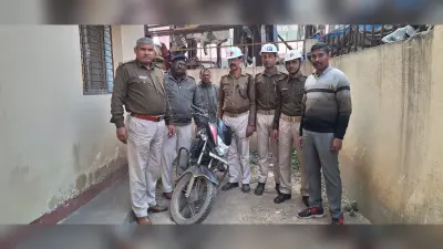 Jamshedpur News : साकची में स्कूटी की नंबर प्लेट लगा चोरी की बाइक चला रहा था युवक, पकड़ाया तो ऐसे बहाना बनाकर भागा
