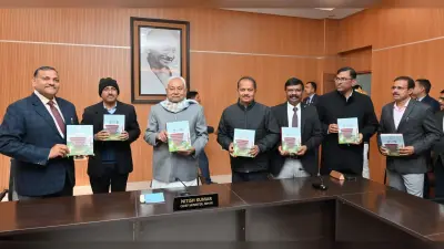 सीएम ने बिहार डायरी व कैलेंडर का किया लोकार्पण