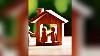 लाभार्थियों के घर पर अपना लोगो लगायेगी सरकार