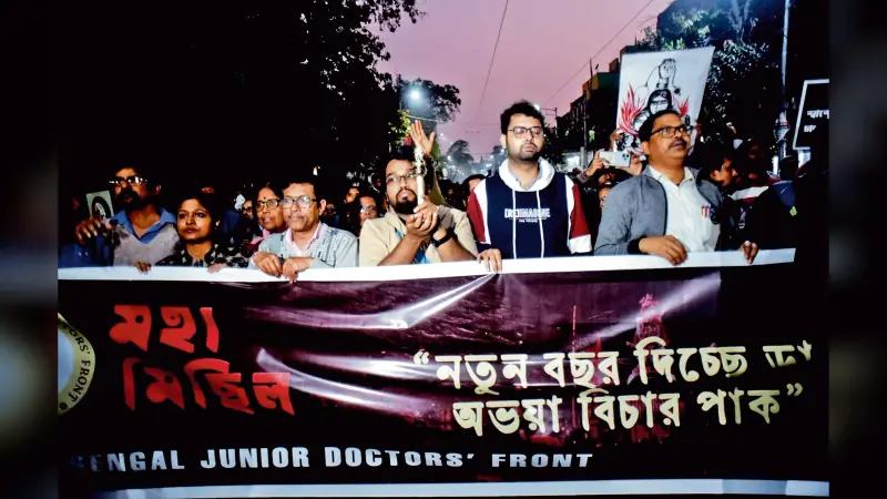 आरजी कर : फिर सड़क पर उतरे जूनियर डॉक्टर, की न्याय की मांग