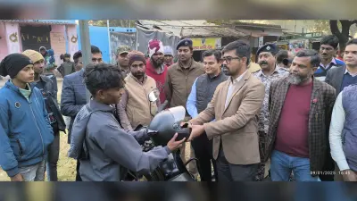 Giridih News: राष्ट्रीय सड़क सुरक्षा अभियान के तहत डीसी ने लोगों को किया गया जागरूक