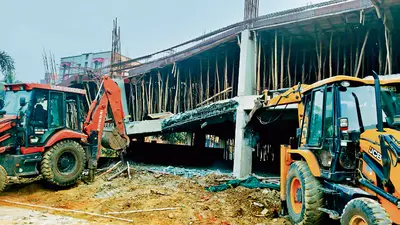 Jamshedpur News : कदमा में अवैध निर्माणाधीन भवन पर चला बुलडोजर