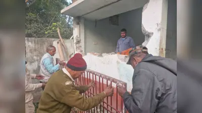 वीर प्रकाश हत्या मामले के फरार आरोपित के घर की हुई कुर्की