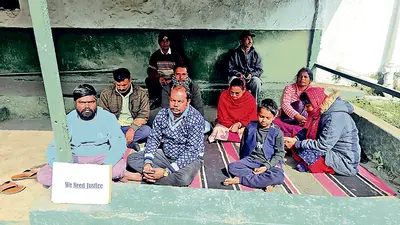 आइएसपी के नगर सेवा विभाग के सात ठेकाकर्मियों के परिजन धरने पर