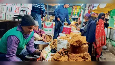 Gopalganj News : कतरनी चूड़ा, गुड़ व तिलकुट की सुगंध से महका मकर संक्रांति का बाजार, ग्राहकों की उमड़ रही भीड़