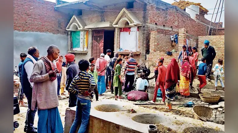 Chhapra News : गैस सिलिंडर में लीकेज से लगी आग, एक ही परिवार के सात लोग झुलसे