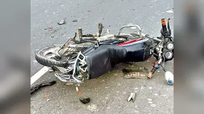 Chhapra News : सड़क दुर्घटना में बाइक सवार दो युवक घायल