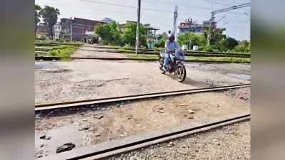 पीजी रेलखंड पर बने अवैध रेलवे क्रॉसिंग से जारी है आवागमन