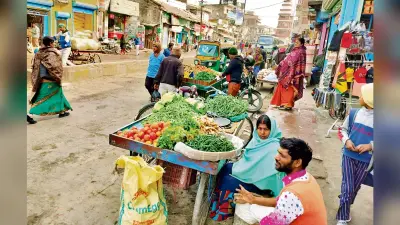 सब्जी दुकानदारों के अतिक्रमण से हो रही परेशानी