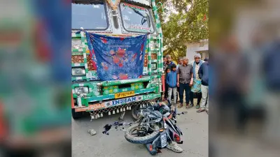 Gaya News : तेज रफ्तार बाइक ने ट्रक में मारी टक्कर, दो युवक हुए घायल