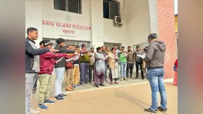 सड़क सुरक्षा को लेकर कर्मियों ने ली शपथ