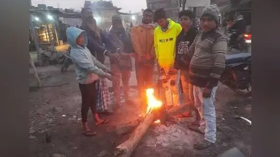 धूप निकलने के बाद भी कनकनी से नहीं मिल रही राहत, अधिकतम व न्यूनतम पारा गिरा