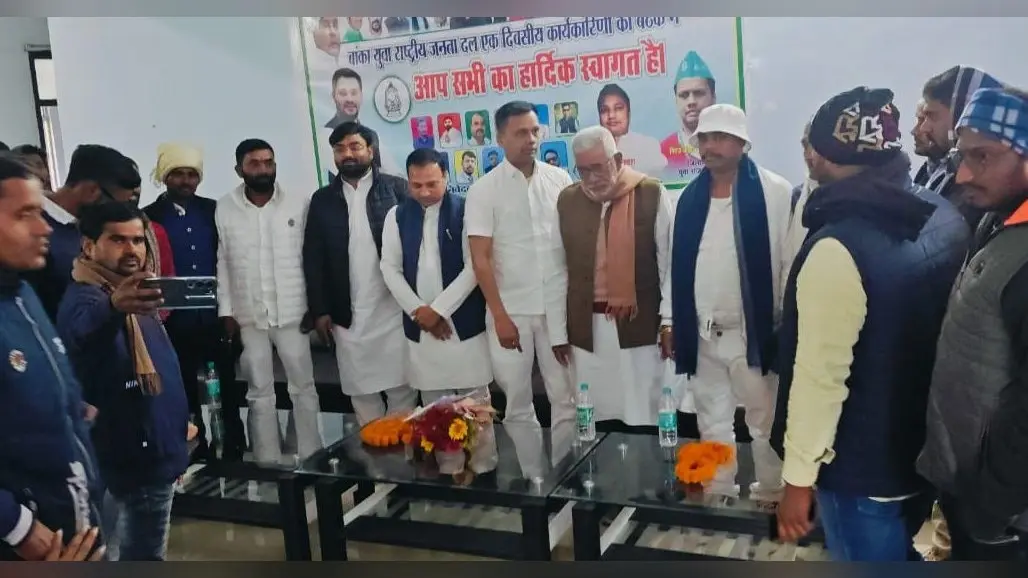 राजद की सरकार बनी तो सभी माता बहनों को मिलेगा 25 सौ रुपये महीना