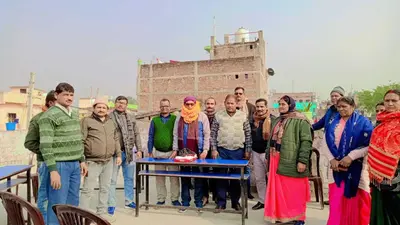 सेवानिवृत्त शिक्षक को सम्मान के साथ दी गयी विदाई