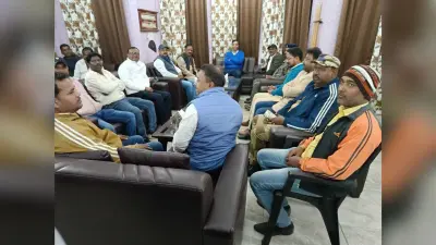 समझौते के बाद काम पर लौटे मजदूर