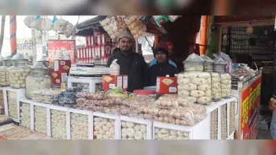 Bokaro News : बाजारों में फैल रही तिलकुट की सौंधी खुशबू