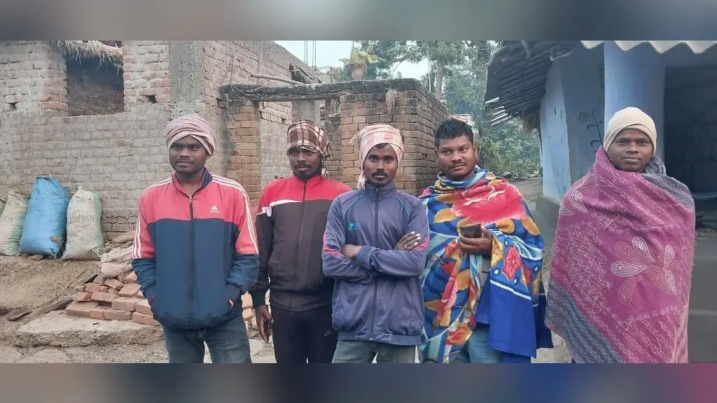 महागामा के घाट गम्हरिया के छोटा कैथिया गांव पहुंचने के लिए नहीं हैं सड़क