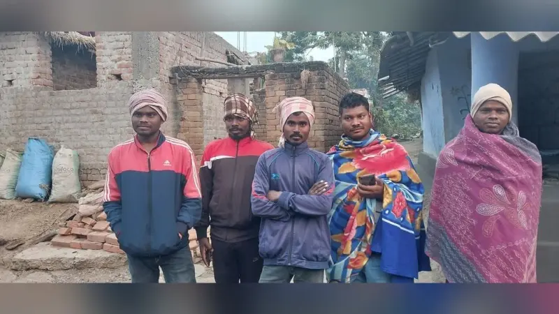 महागामा के घाट गम्हरिया के छोटा कैथिया गांव पहुंचने के लिए नहीं हैं सड़क
