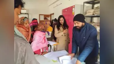 भू अर्जन कैंप में बलिया के रैयतों को मिला बांड पत्र