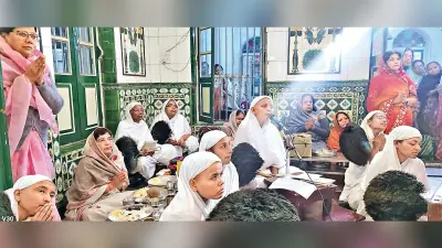 Ranchi News : दिगंबर जैन मंदिर अपर बाजार में आर्यिका विभाश्री का संदेश : श्रद्धालुओं से कहा जिनका संत स्वभाव हो, उनपर हम अपना गुस्सा निकाल सकते हैं