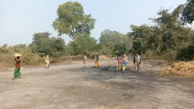 Dhanbad News : गलफरबाड़ी में बंद फैक्ट्री परिसर में सुरंग बना कर अवैध खनन, 500 टन कोयला जब्त, आधे से अधिक लूट ले गये लोग