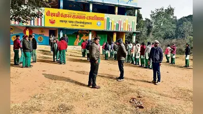 Bokaro News : विलंब से पहुंचीं शिक्षिका व अन्य को किया शो-कोज, वेतन भी रोका