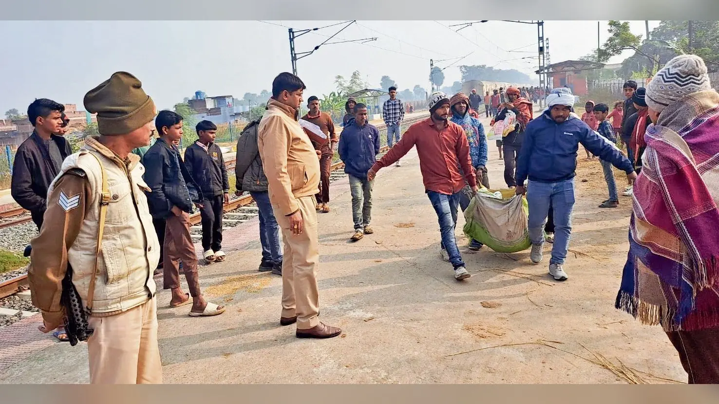 प्याज की गाछी लेकर लौट रही महिला का पैर फिसला, ट्रैक पर गिरने से गयी जान