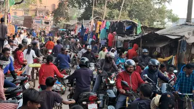 सोहराय : हटिया में खरीदारी के लिए उमड़ी भीड़