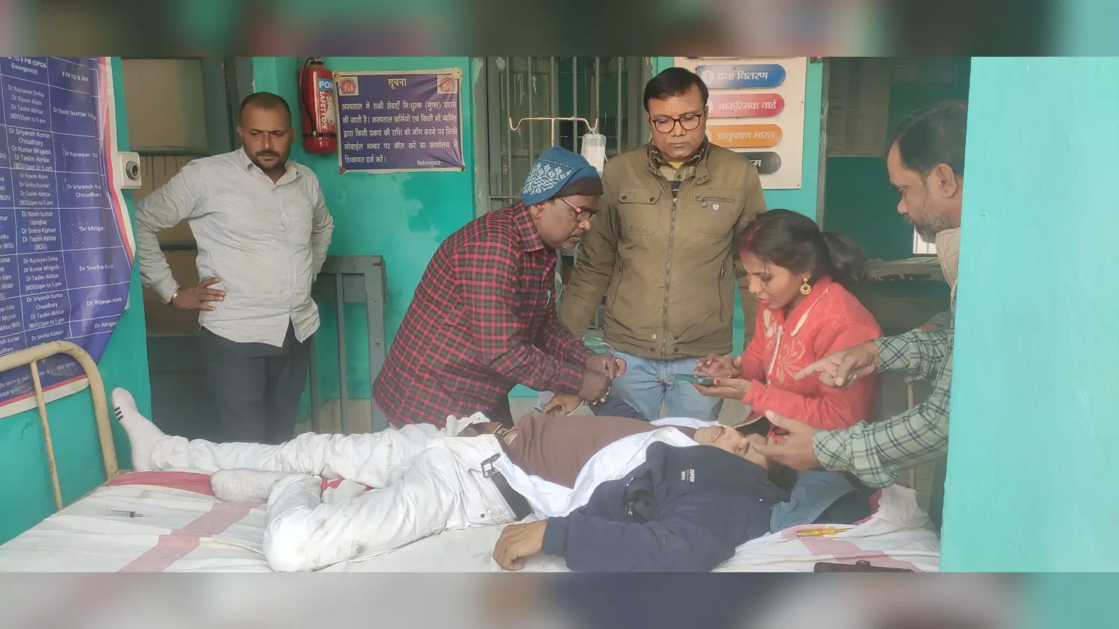 बस की ठोकर से बाइक सवार पिता-पुत्र घायल, पिता रेफर