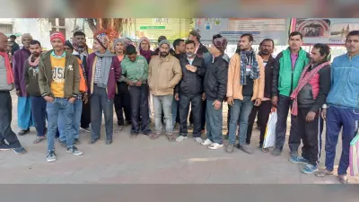 बच्चों के स्कूली परिवहन पर प्रतिबंध से परेशान ई-रिक्शा चालकों ने डीएम से लगायी गुहार