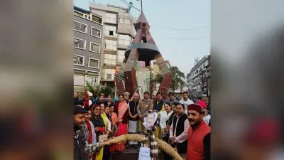 भाजपा युवा मोर्चा ने दिल्ली के पूर्व सीएम का जलाया पुतला