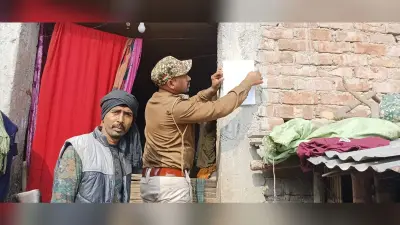 कुर्की जब्ती की कार्रवाई होने पर तीन आरोपितों ने बेलदौर थाने में किया समर्पण