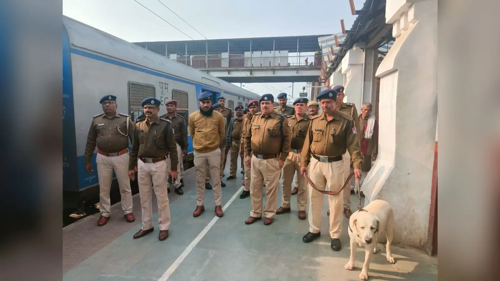सीएम आगमन को देखते हुए ट्रेनों में चला स्वान दस्ता जांच