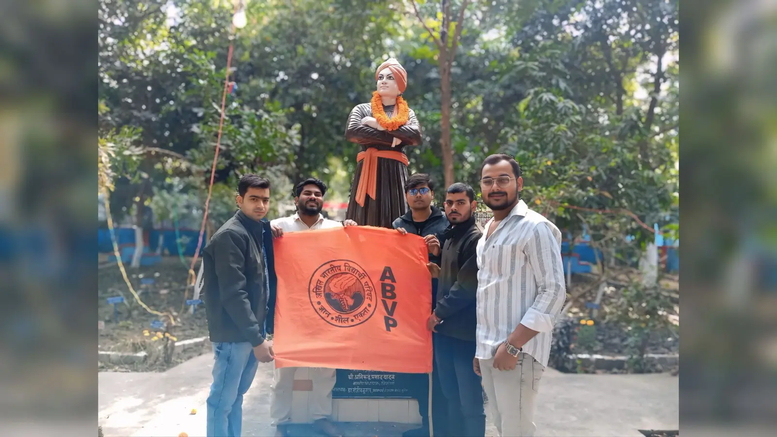 अभाविप कार्यकर्ताओं ने विवेकानंद जी की प्रतिमा पर किया माल्यार्पण