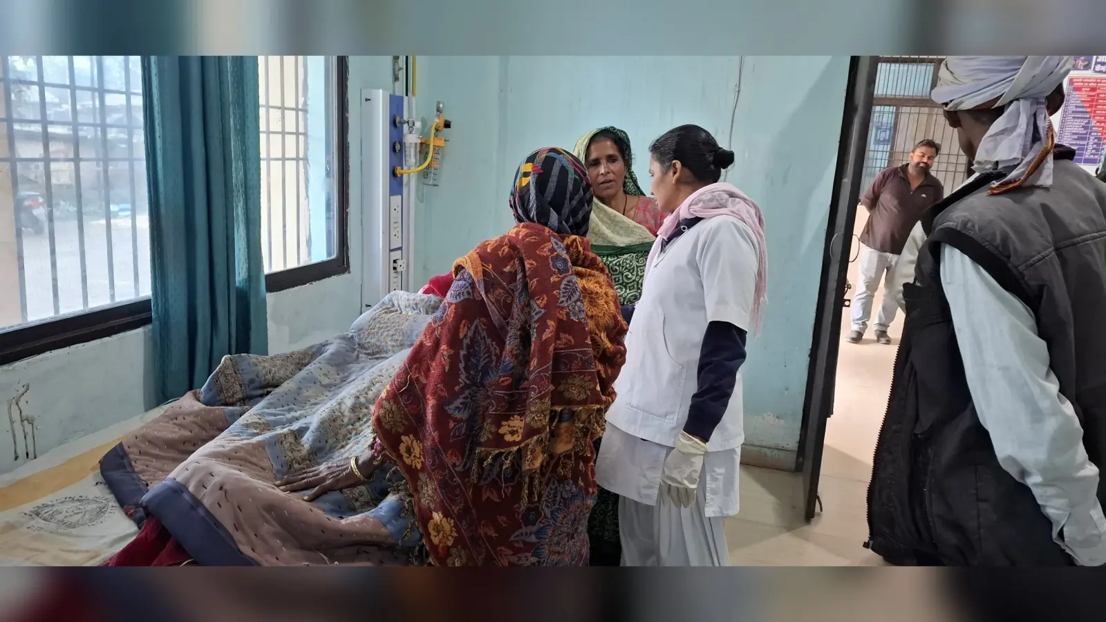 करेंट की चेपेट में आने से महिला जख्मी