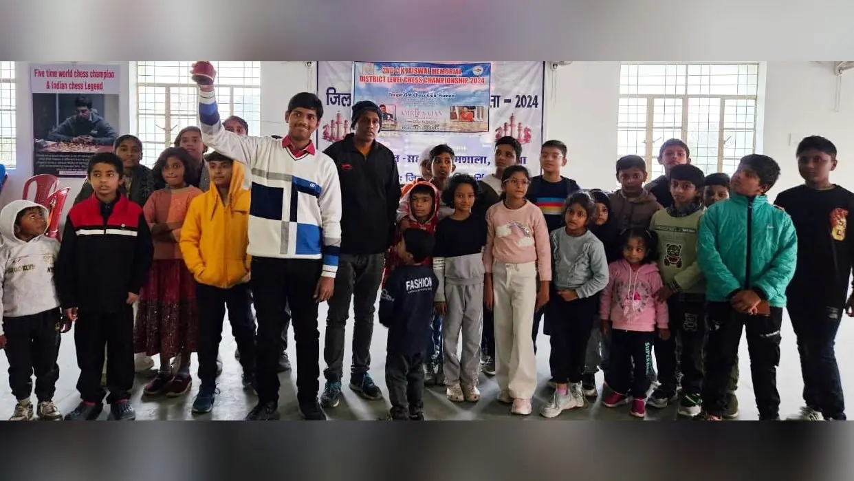 शतरंज प्रतियोगिता में शिवम मिश्रा ने ट्रॉफी पर किया कब्जा