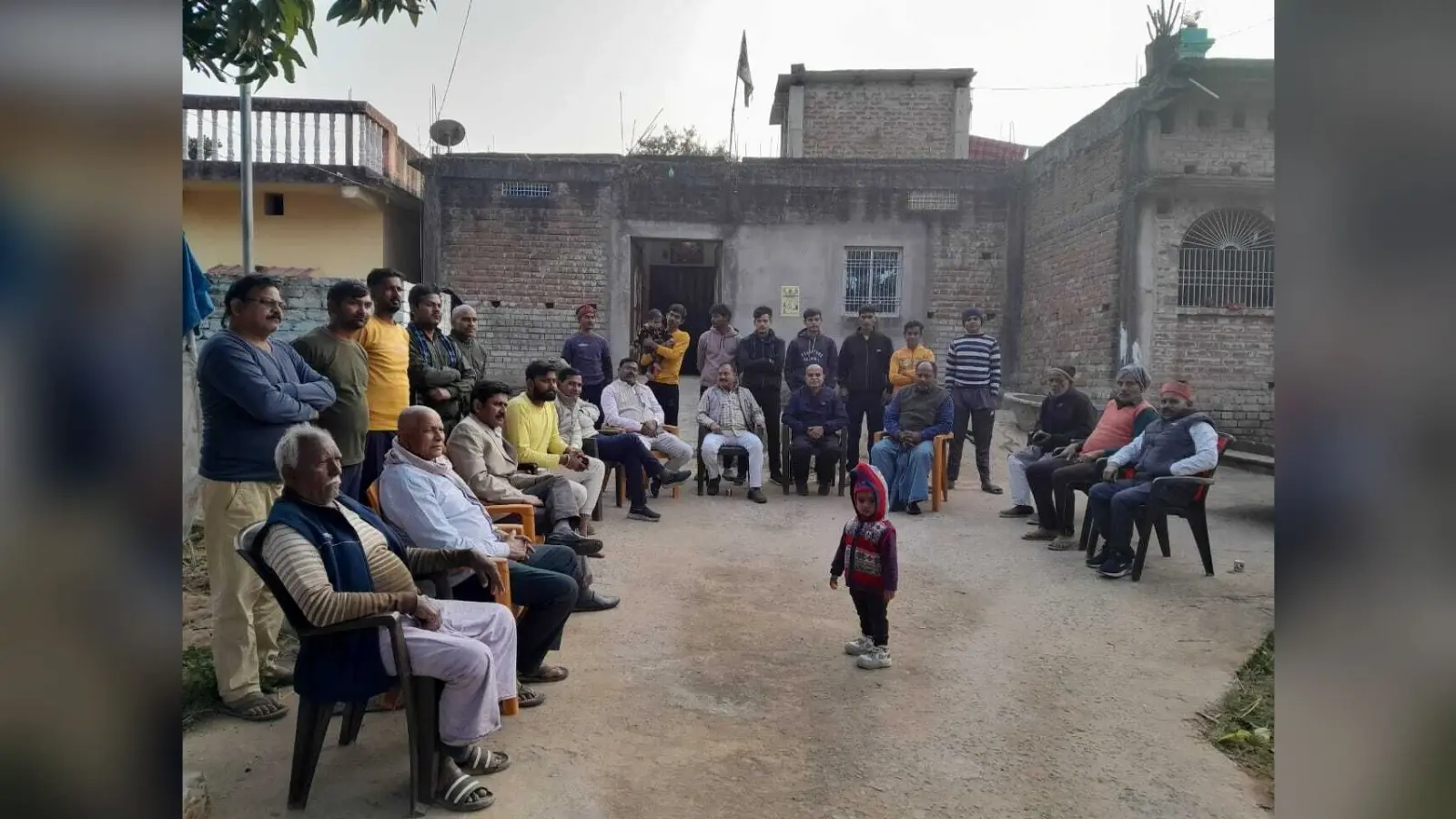 पूर्व विधायक पीड़ित परिजनों को बंधाया ढांढ़स