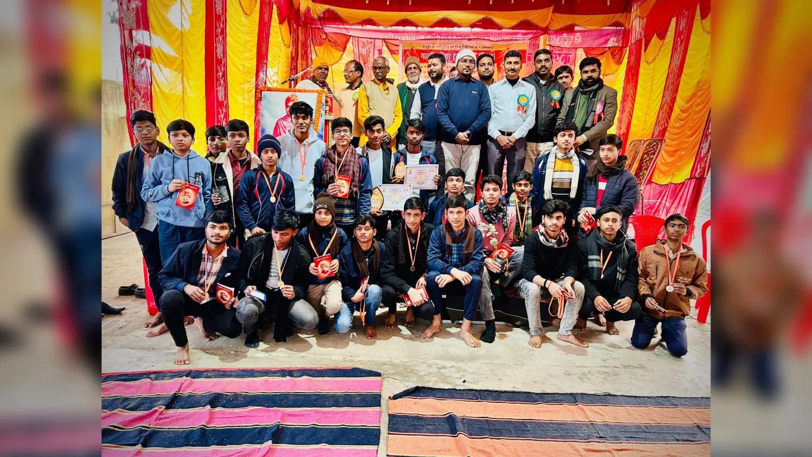 क्वीज में आर्यन पहले तो सत्यम रहे दूसरे स्थान पर