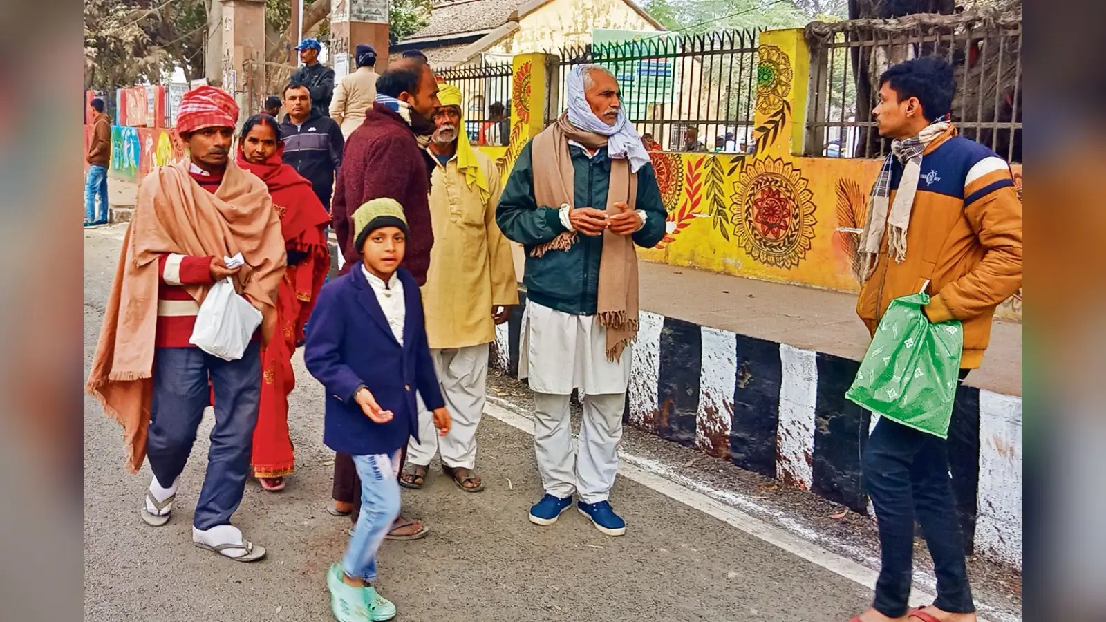 Chapra News : तीन दिनों की धूप के बाद मौसम ने ली करवट, सर्द हवाओं से बढ़ी ठिठुरन