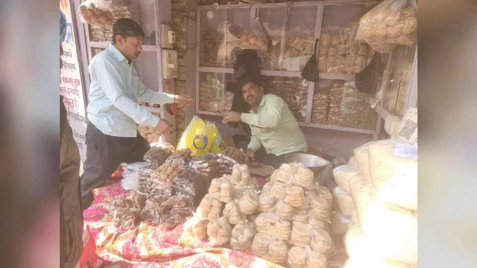 Darbhanga News: मकर संक्रांति को विभिन्न वेरायटी के तिलकुट व लाई से सज गये बाजार
