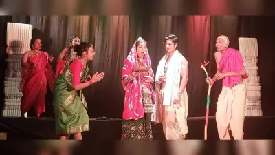 Dhanbad News : शृंगार, वीर व हास्य रस से ओतप्रोत नाटक उर्वशी का हुआ मंचन