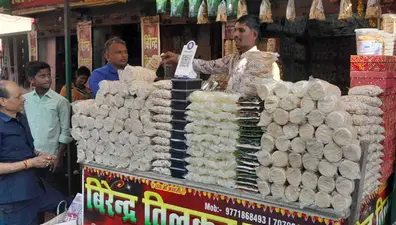 Madhubani News. मकर संक्रांति निकट आते ही फिजां में गमकने लगी तिलकुट की खुशबू