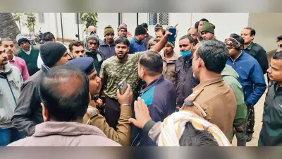 बिहिया में डंपर ने मोटरसाइकिल सवार पिता-पुत्र को मारी टक्कर, पुत्र की गयी जान