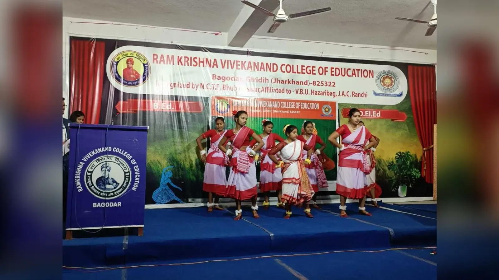 Giridih News :रंगारंग सांस्कृतिक कार्यक्रम के साथ मना युवा दिवस